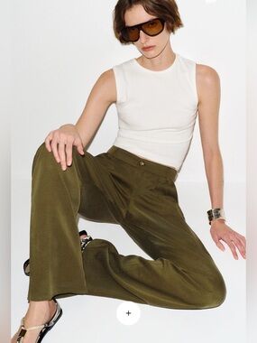 NWOT Uniqlo Olive Chino Wide Leg Trouser Pants
